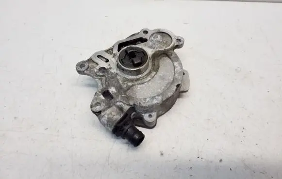 Volkswagen Jetta VI Vacuum pump 03L145112 03L100D
