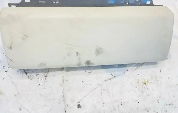 Glove box