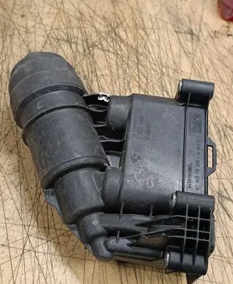 BMW X6 E71 Oil filter mounting bracket 780006605 7800066