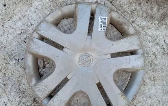Nissan Pixo R14 wheel hub/cap/trim 