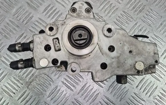 Mercedes-Benz C W203 Fuel injection high pressure pump A6460700401 0445010143
