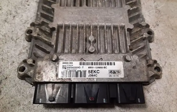 Ford Focus Engine control unit/module 5WS40333CT 8M5112A650BC SID803A