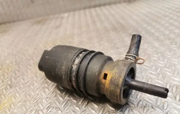 Mercedes-Benz CLK A208 C208 Windscreen/windshield washer pump