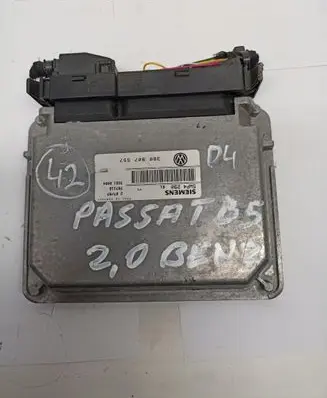 Volkswagen PASSAT B5 Engine control unit/module 3B0907557R