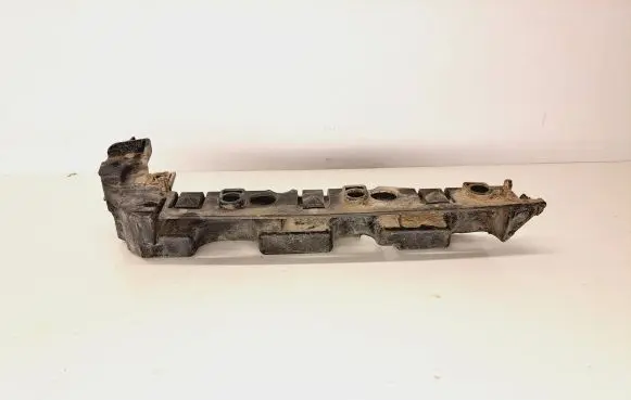 Front bumper mounting bracket