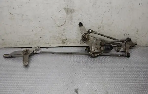 Mitsubishi Grandis Front wiper linkage and motor