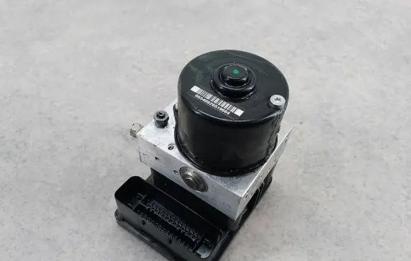 BMW 1 E81 E87 ABS Pump 
