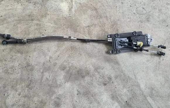 Jeep Compass Gear shift cable linkage 55261370