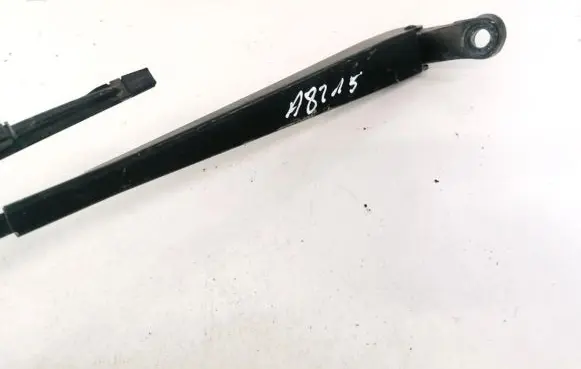 Front wiper blade arm