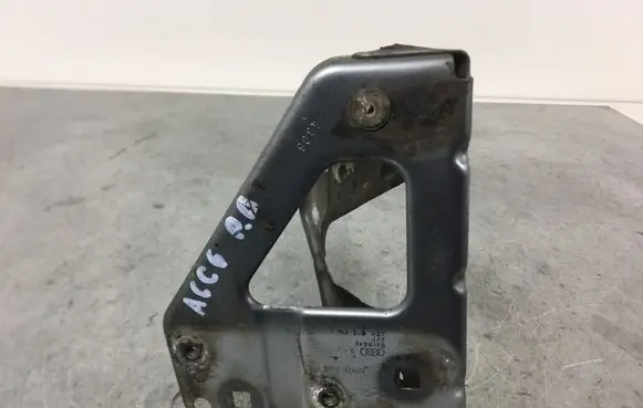 Audi A6 S6 C6 4F Fender mounting bracket 4F0021136A