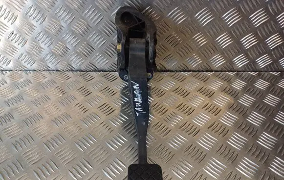 Volkswagen Touran I Clutch pedal 1T1721059BH