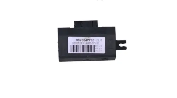 Peugeot 3008 II Door control unit/module 9825342280