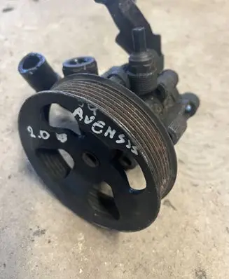 Toyota Avensis T220 Power steering pump U08