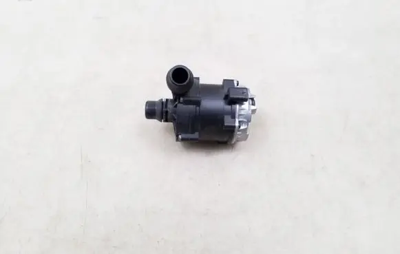 BMW 5 G30 G31 Electric auxiliary coolant/water pump 8638237