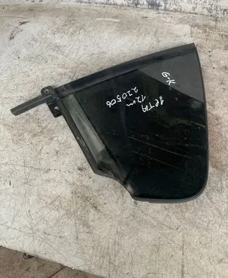Volkswagen Jetta VI Rear vent window glass 