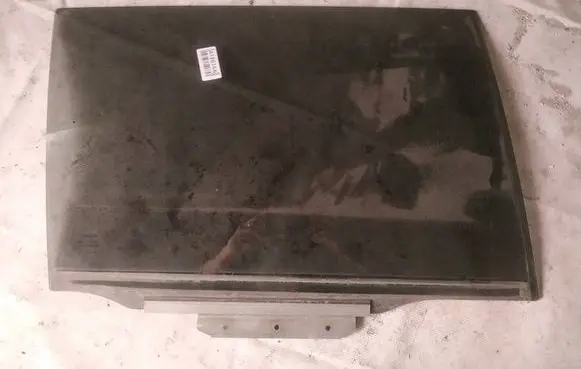 Toyota Avensis T250 Rear door window glass as2