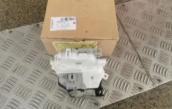 Audi A1 Rear door lock 8X0839016C