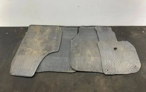 Skoda Superb B6 (3T) Car floor mat set 3T2862435