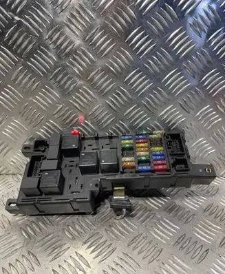 Volvo V70 Fuse module 8645364