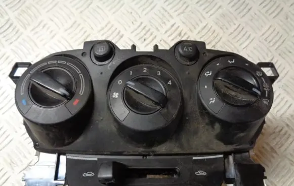 Mazda 2 Climate control unit ND6518L08