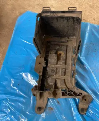 Volkswagen Caddy Battery box tray 1K0915333B