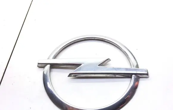 Manufacturer badge logo/emblem