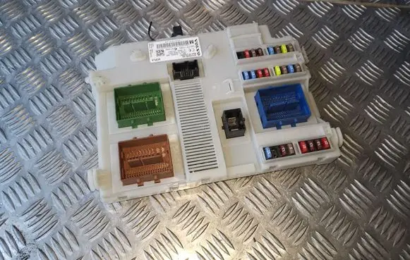 Volvo XC60 Fuse module 31412970AA 98HL143720040AAB