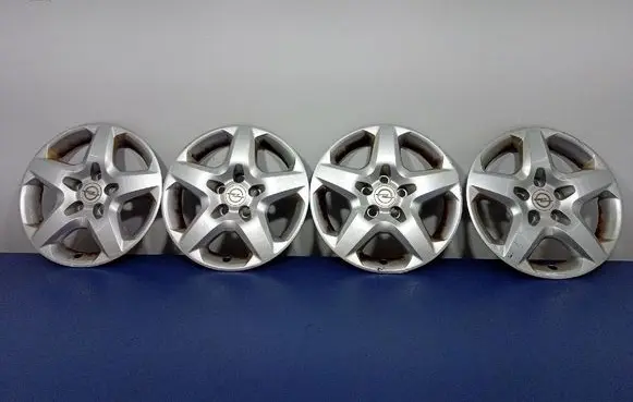 Opel Astra H R17 wheel hub/cap/trim 13240543