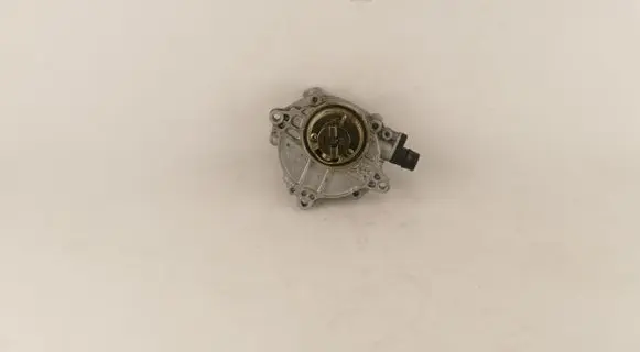 BMW 5 E60 E61 Vacuum pump 13618310 11667547024