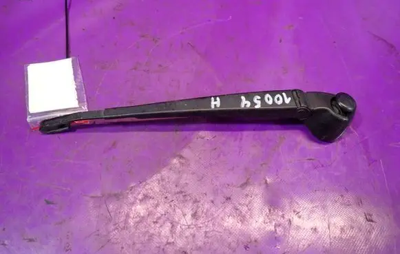 Volkswagen Golf IV Rear wiper blade arm