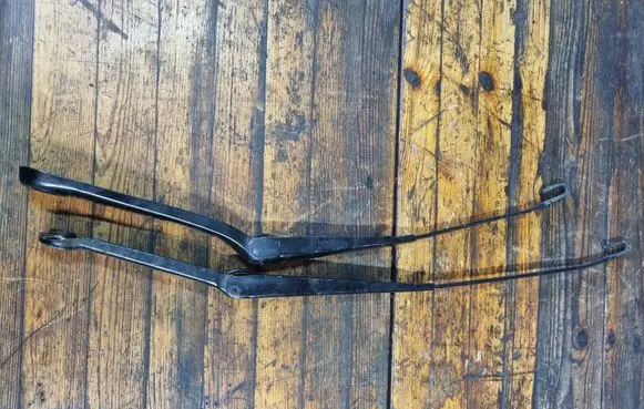 BMW X3 E83 Front wiper blade arm 7051619
