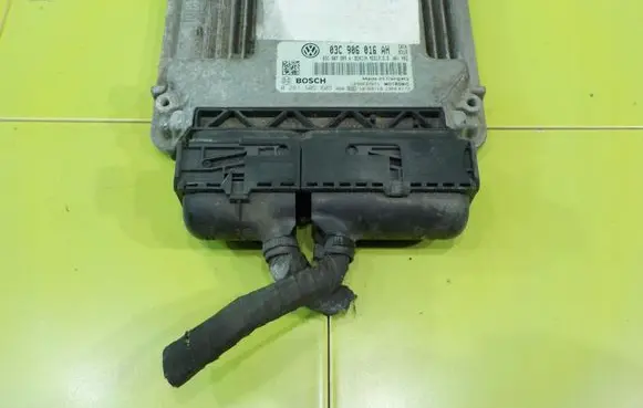 Volkswagen Scirocco Engine control unit/module 03C906016AH