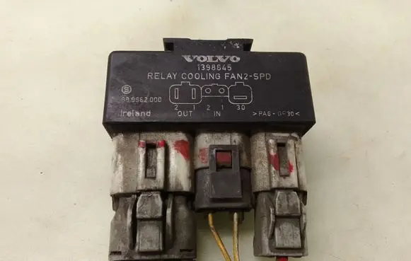 Volvo 850 Coolant fan relay 1398845