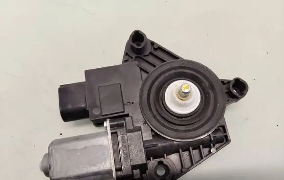 BMW X3 G01 Front door window regulator motor 7457250 111561900869 C59098102
