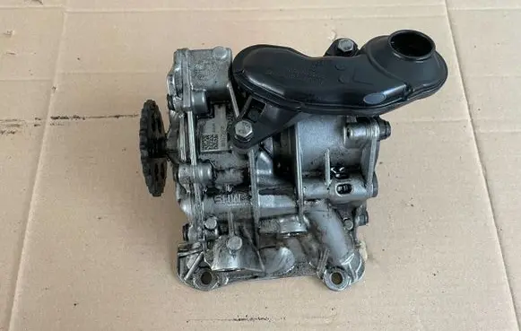 BMW X1 F48 F49 Oil pump 8513756