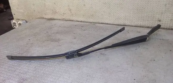 Volkswagen PASSAT B7 Windshield/front glass wiper blade 3C1955409C