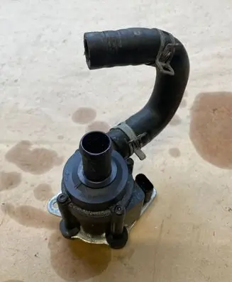 Volvo V40 Electric auxiliary coolant/water pump 31338211 704773000