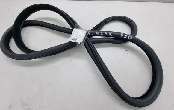 BMW 5 F10 F11 Rear door rubber seal (on body) 7182288