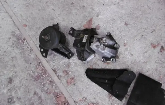 KIA Sportage Engine mount vacuum valve 
