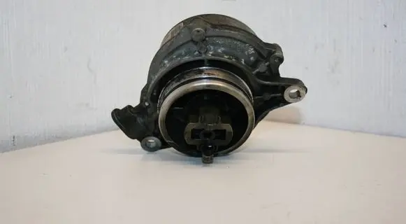 BMW 3 E90 E91 Vacuum pump 7791232 700437012