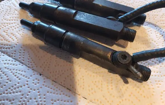 Audi A6 S6 C4 4A Fuel injector 046130201F