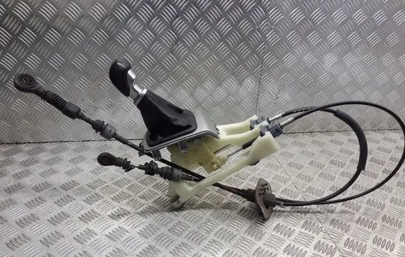 KIA Ceed Gear selector/shifter in gearbox 437001H010