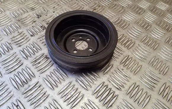 Volkswagen PASSAT B8 Crankshaft pulley 04L105243V