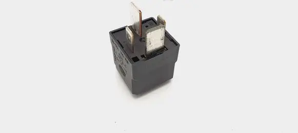 Volkswagen Caddy Other relay 7M0951253A