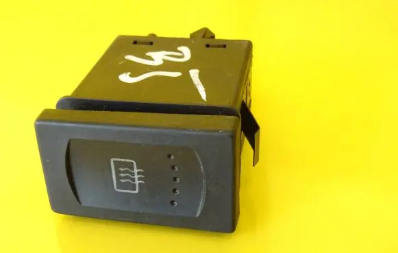 Volkswagen PASSAT B5 Windscreen/window heater switch 3B0959621C