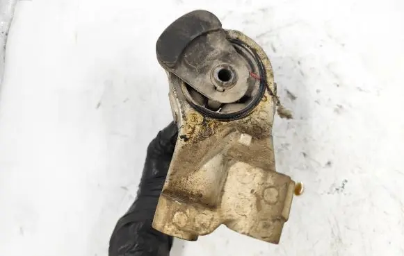 Honda Accord Engine mount bracket