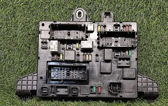Opel Zafira C Power management control unit 20957185 365927271
