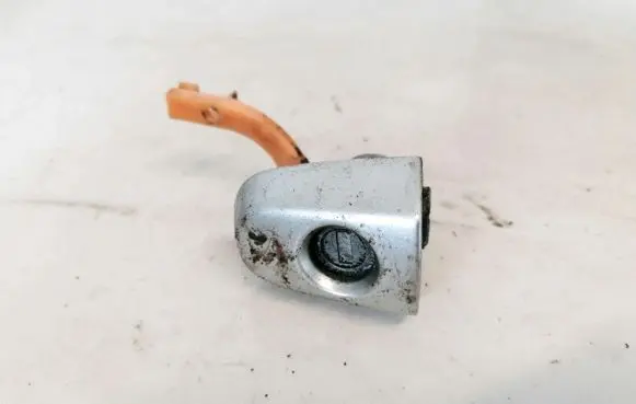 Toyota Avensis Verso Front door lock (next to the handle) 
