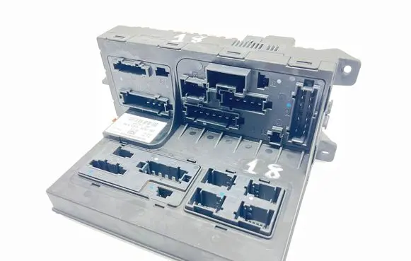 Mercedes-Benz E W211 Fuse module 2115457301