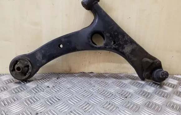 Toyota Corolla Verso E121 Front lower control arm/wishbone
